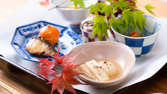 〝食事を楽しく幸せに!〟
こだわりの料理と地酒を